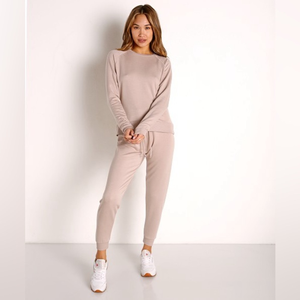 NWT Beyond Yoga Cozy Fleece™ Favorite Raglan Crew Sweatshirt - Picture 3 of 14